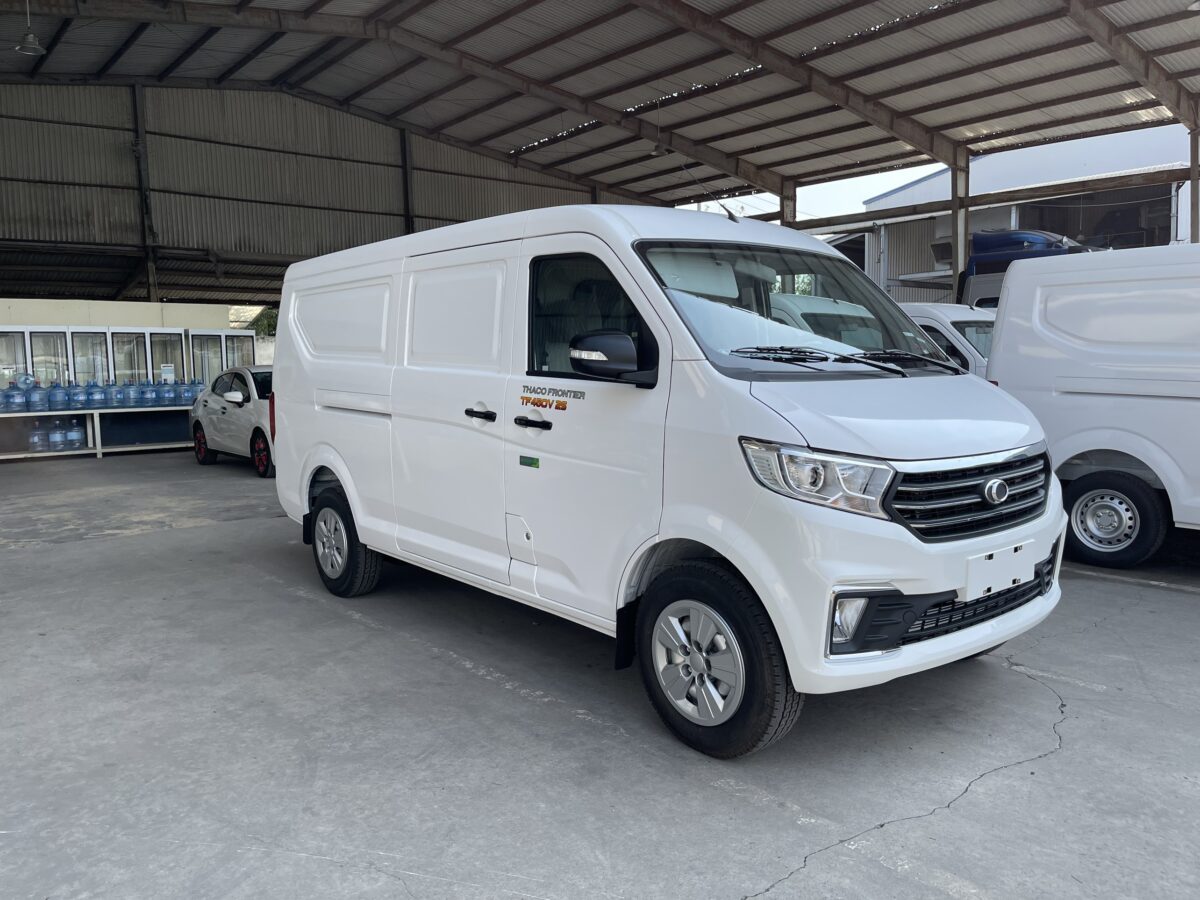 Xe tải van 2 chỗ Thaco TF450 945kg thùng dài 2.6 mét: lựa chọn tối ưu cho vận tải đô thị - Ảnh 1